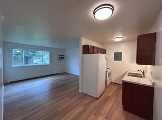 112 21st St NW APT 12, Owatonna, MN 55060