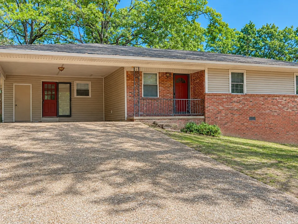 516 Green Oak Dr