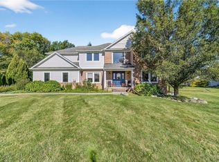 5455 Pine Ln, Solon, OH 44139