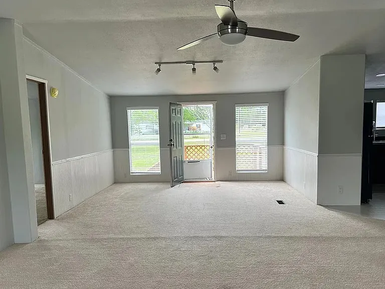 6254 Shady Creek Dr — Photo 3