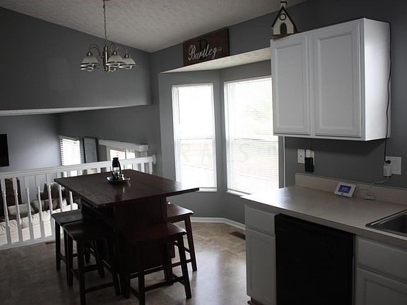 5th image of 2020 Queens Meadow Ln