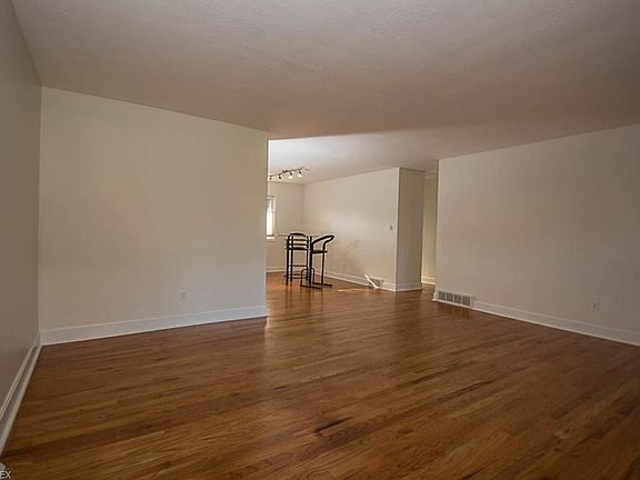 2nd image of 2028 Edenhall Dr