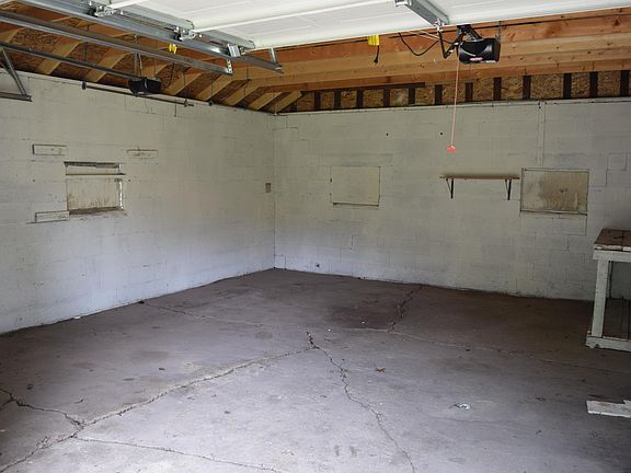 5th image of 2034 Ferris Rd