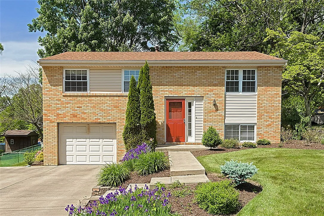 105 Henry Hudson Dr photo 1