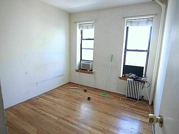 4th image of 208 E 6th St #F26
