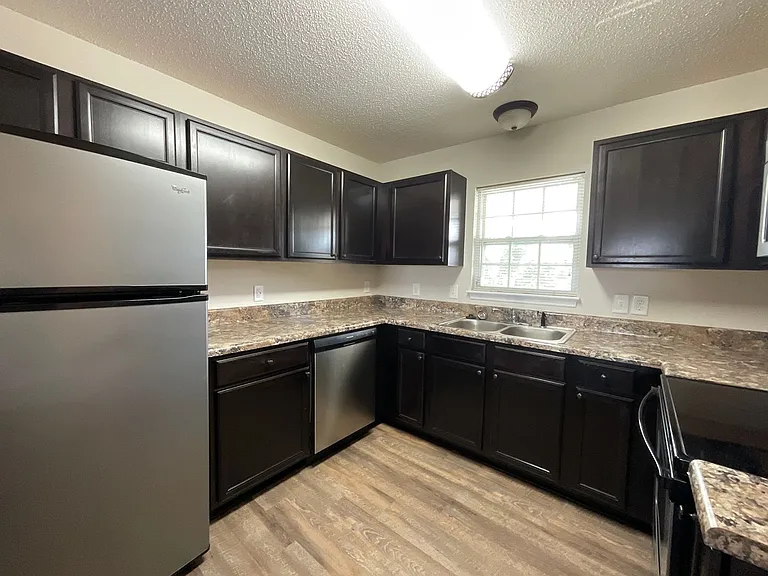 Meridian Park Apartments — Photo 229