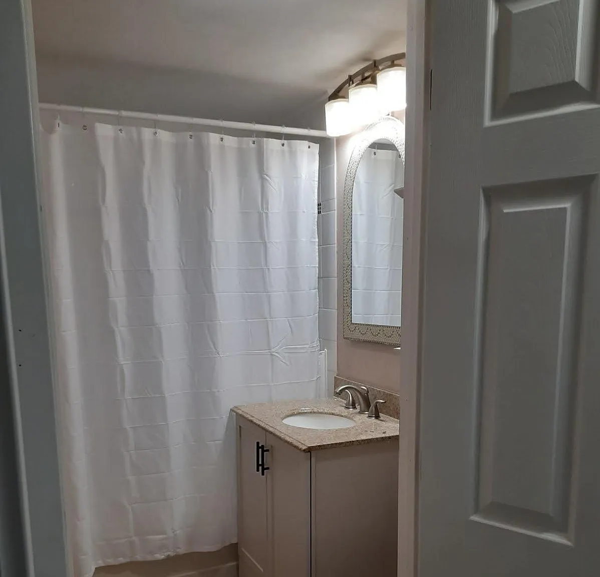 524 W Brooks Road — Photo 3