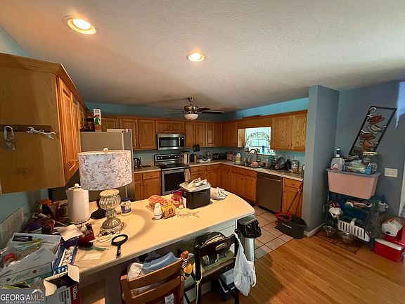3rd image of 70 Greenview Ct