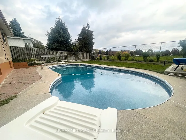 29 Charles Tupper Dr — Photo 12