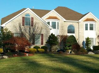 6 Diana Ln, Freehold, NJ 07728