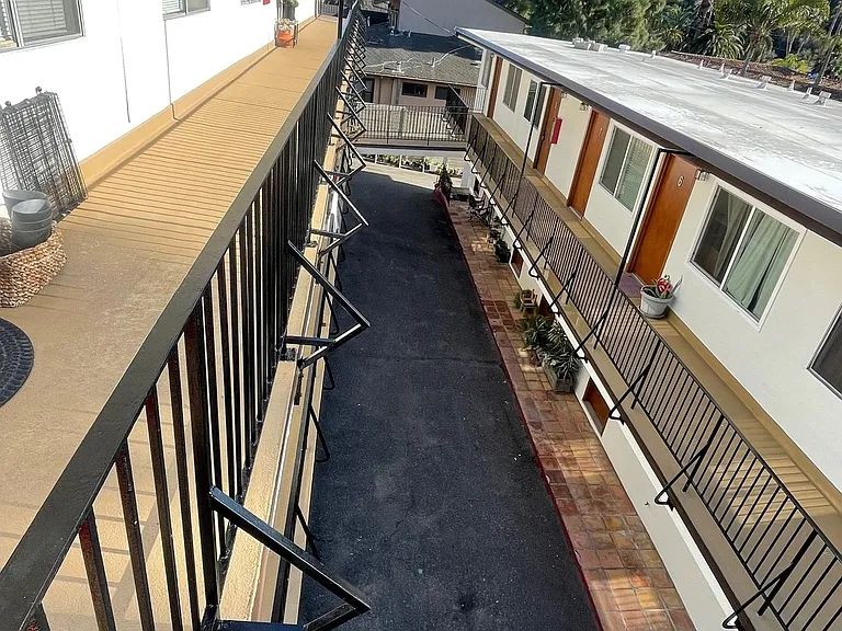 427 W Montecito St — Photo 12
