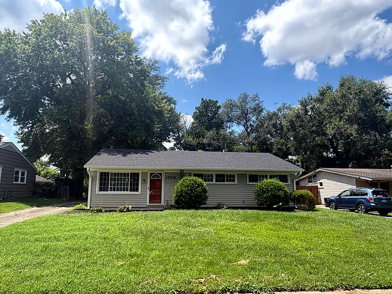 1706 Ashmoor Ln — Photo 1