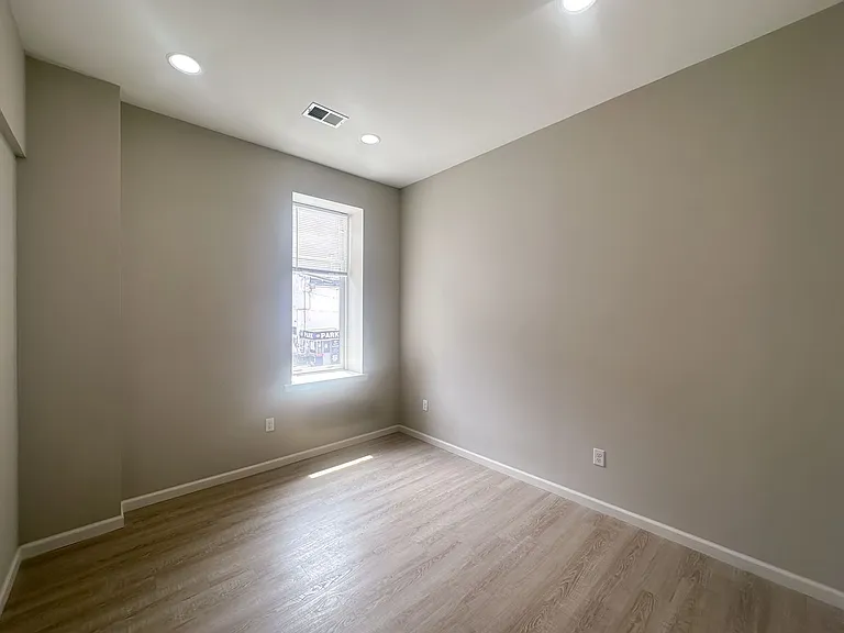 For Rent: Urban Luxury at 914 N. Charles St Your City Lifestyle Awaits! — Photo 19