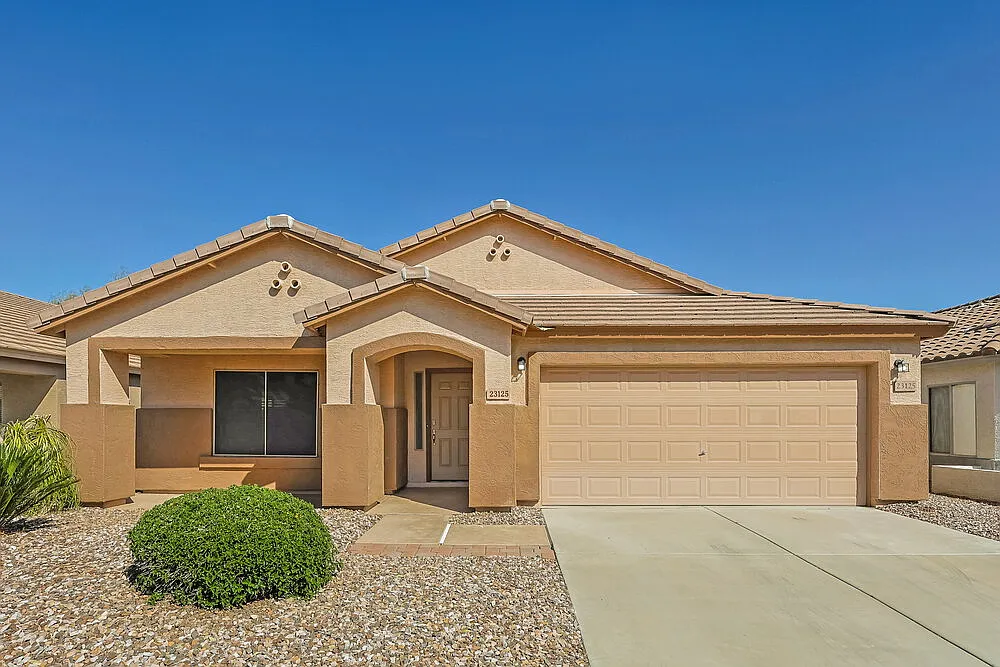 4 bed, 2.0 bath, 2038 sqft, $2,265 — Photo 1