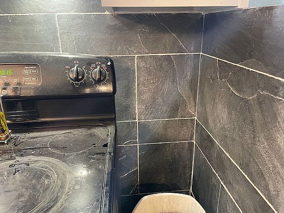 3rd image of 4077 Nob Hill Dr