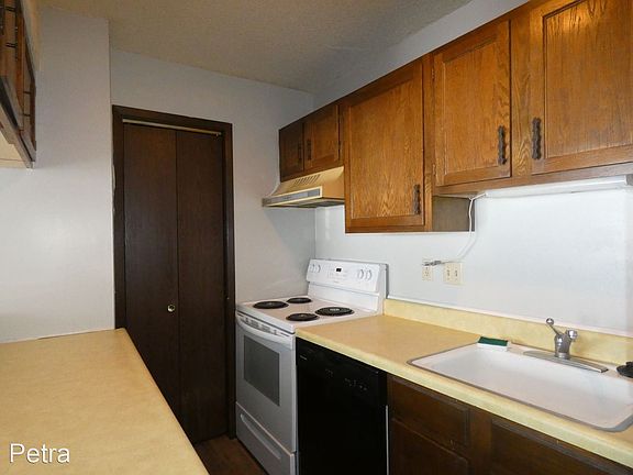 3rd image of 905 W 11th St N Unit 201