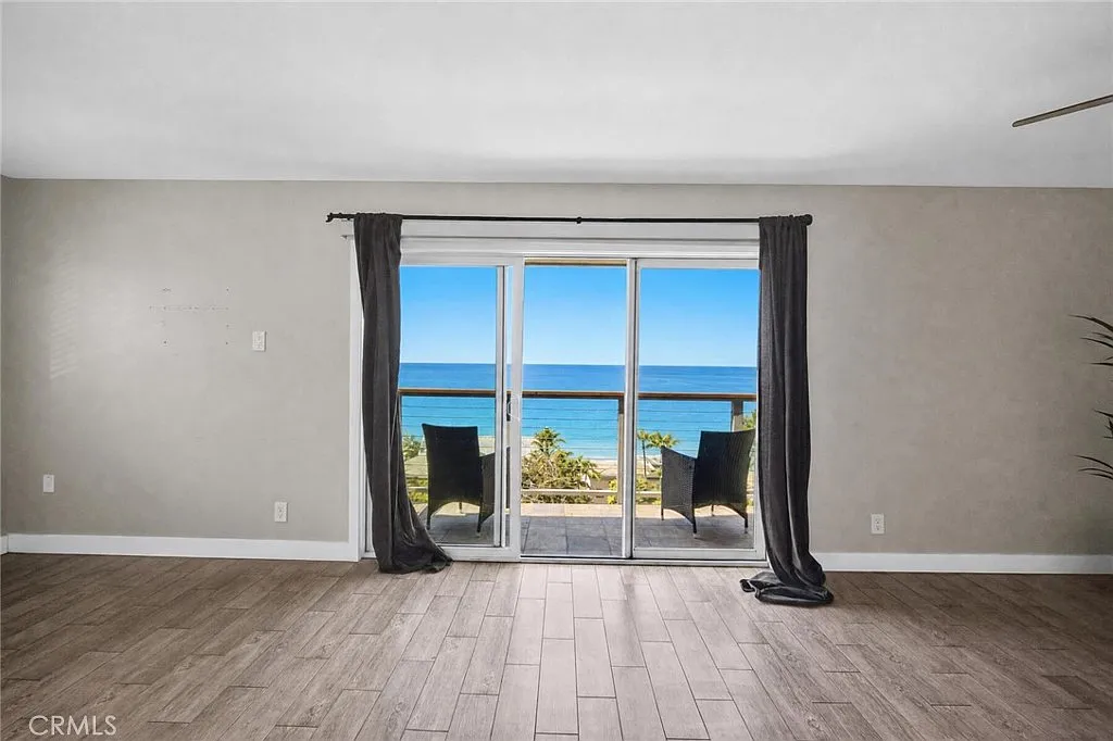 2 bed, 1050 sqft, $6,250 — Photo 2