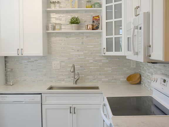 2nd image of 101 Gardens Dr APT 203