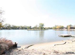 520 Lakehurst Dr, Waterloo, NE 68069