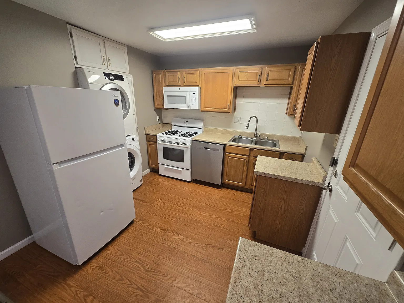 3 bed, 992 sqft, $1,350 — Photo 2