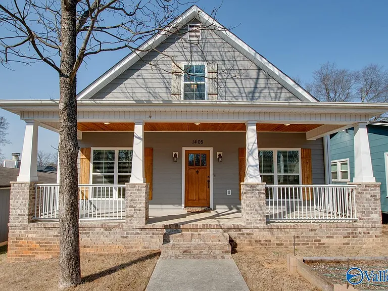 1405 Stevens Ave NE — Photo 1