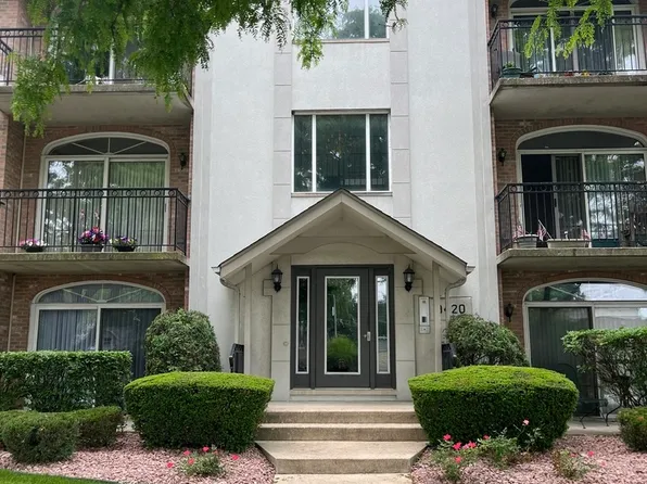 9420 S 77th Ct APT 3E, Hickory Hills, IL 60457