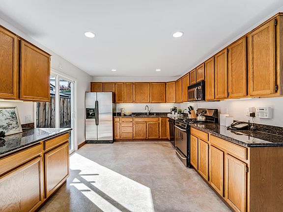 4th image of 2845 Custer Dr