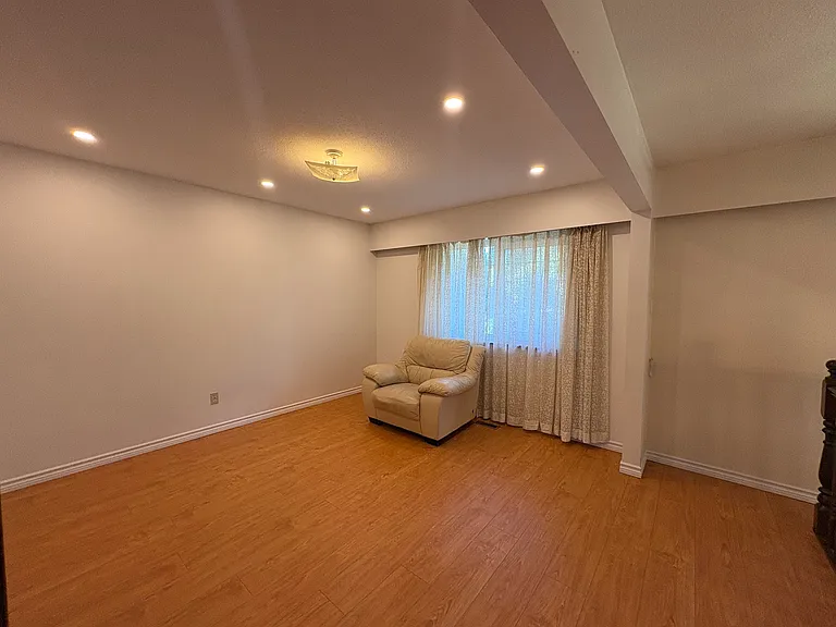 2248 E 45th Ave — Photo 16