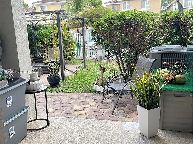 27563 SW 139th Psge #B — Photo 16