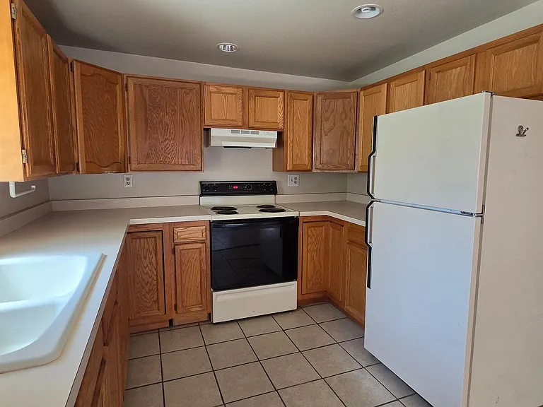 1513 1/2 S Corona Ave — Photo 13