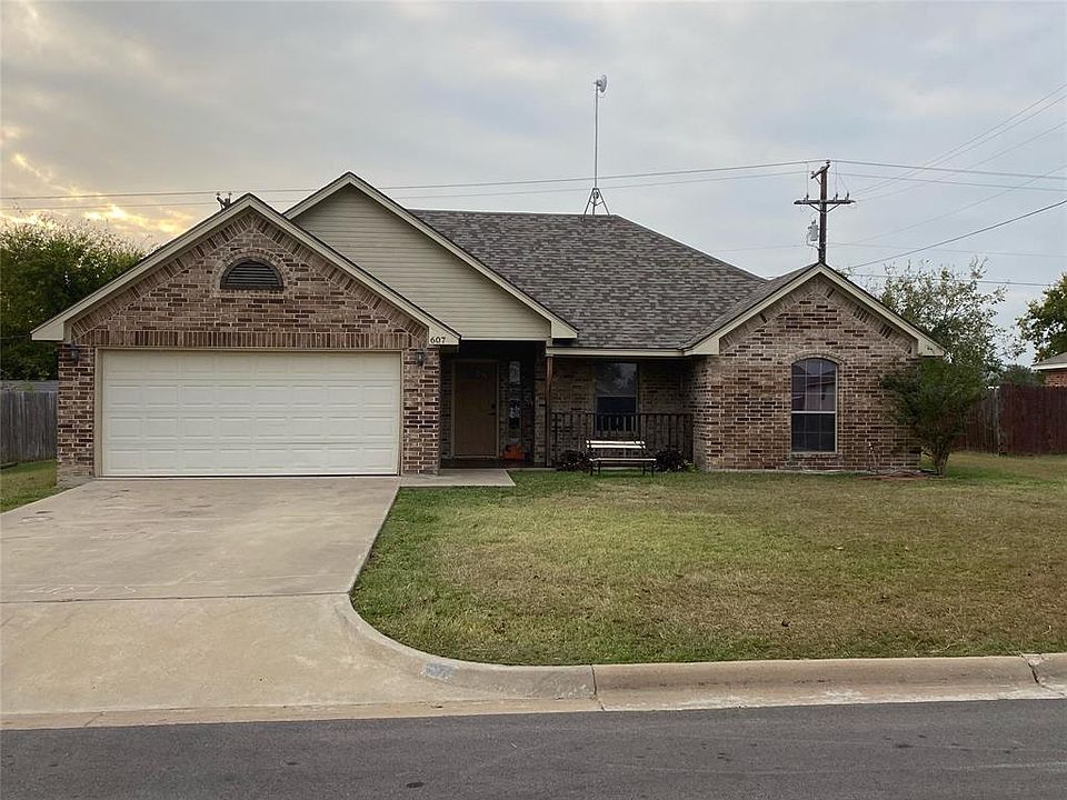 1st image of 607 NE 39th Ave
