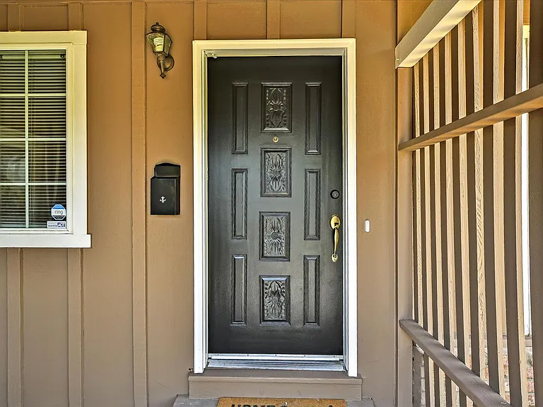 1411 Santa Fe Dr — Photo 2