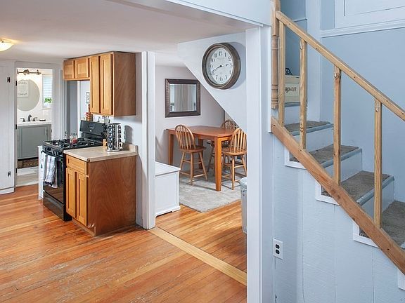 3rd image of 62 Pembroke St