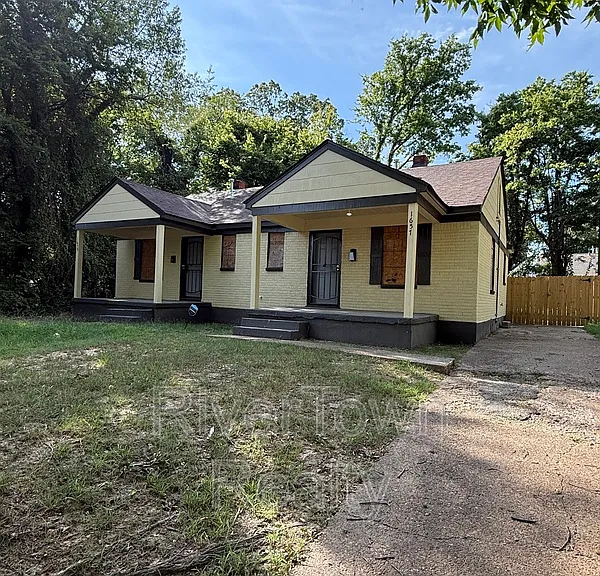 1659 Southern Ave — Photo 1