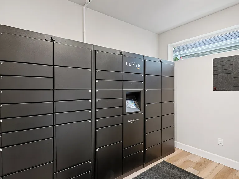 Tahoma Terrace Apartments — Photo 16