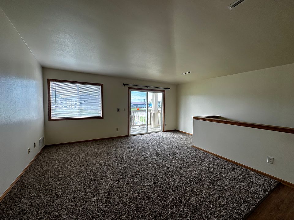 2nd image of 120 Christopher Dr APT 21