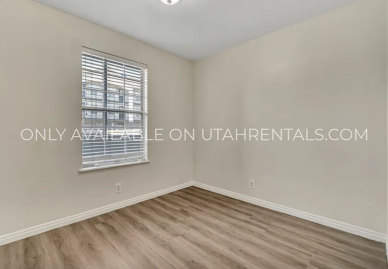 909 N 500 W #8 — Photo 12