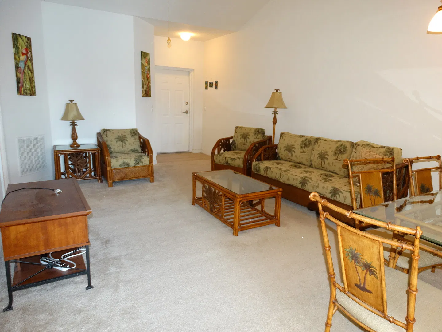 **Clean Condo - 3bed/2bath - Lake Views ** — Photo 3