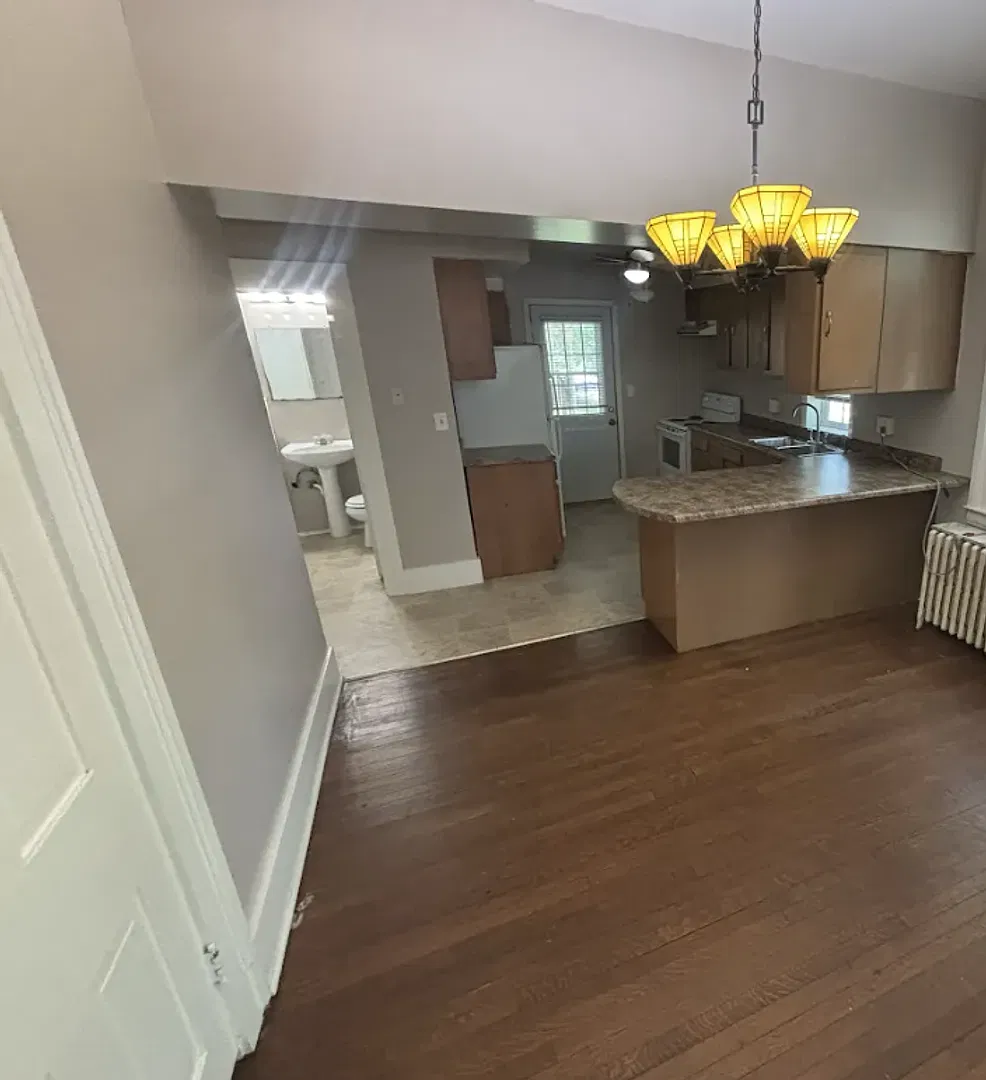 803 E College Street — Photo 4