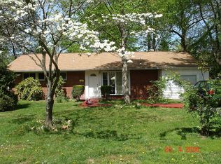 7403 Dickenson St, Springfield, VA 22150