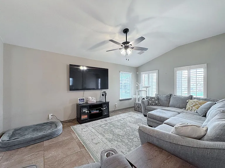 14816 Hunters Grove Ave — Photo 4