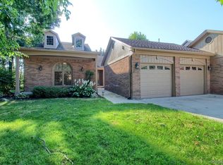 20742 Country Oaks Dr, Riverview, MI 48193
