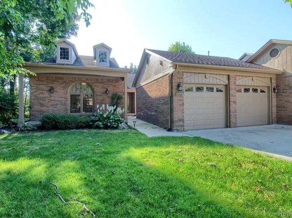 20742 Country Oaks Dr, Riverview, MI 48193