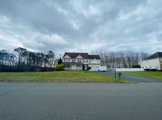 5 Greenwich Dr, Jackson, NJ 08527