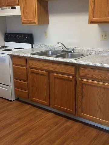 2nd image of 2580 N Limestone St #2580203