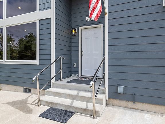 4th image of 250 Ocean Shores Blvd SW