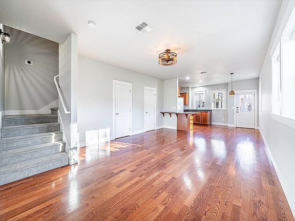 2nd image of 515 G St APT 300
