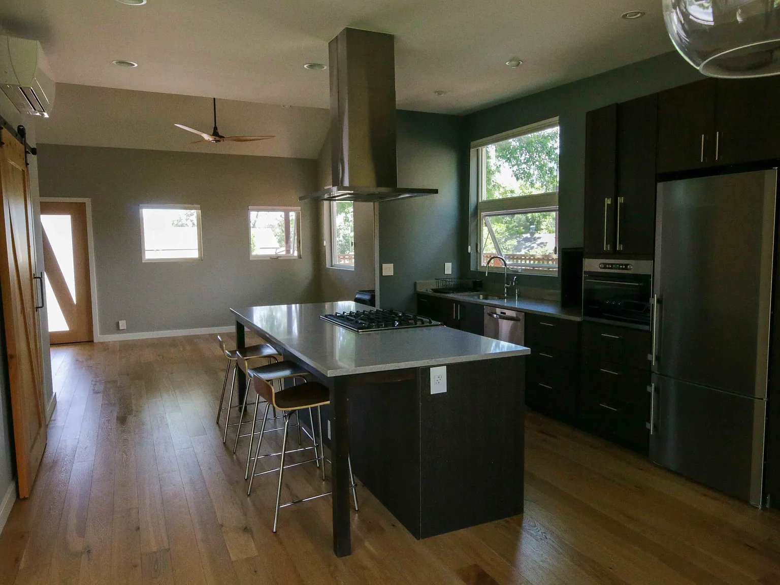 2 bed, 1074 sqft, $3,300 — Photo 4
