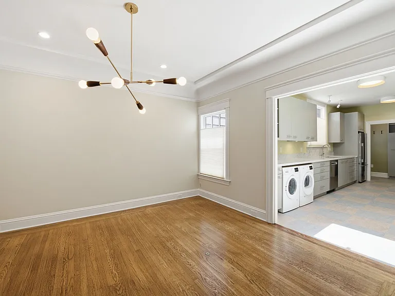 1141 Bay St — Photo 6