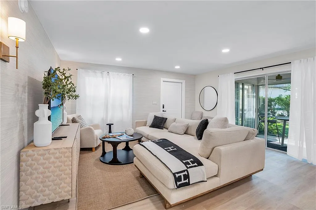 2 bed, 2.0 bath, 1249 sqft, $7,000 — Photo 2